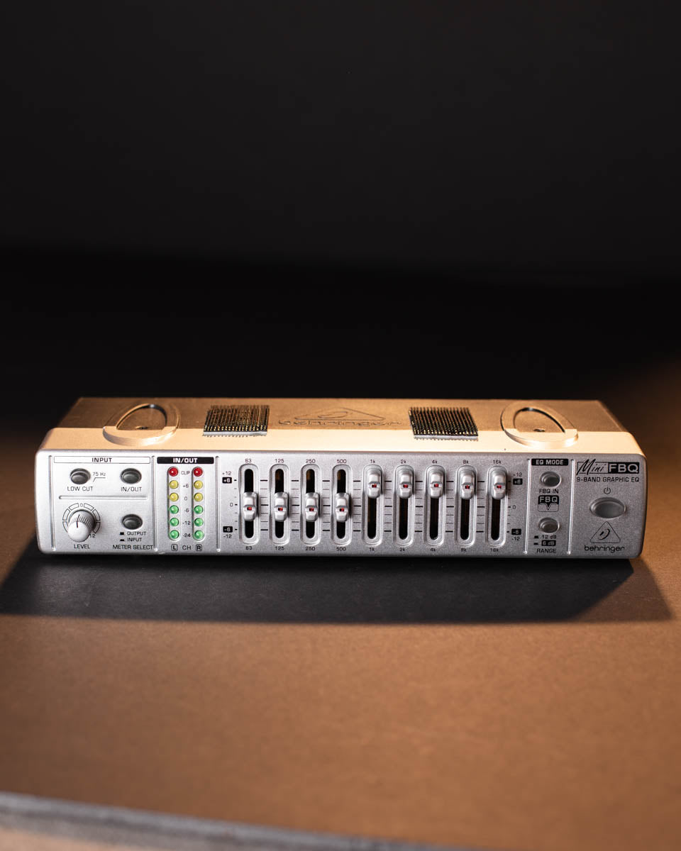 Behringer FBQ800EQ (used by Frayle)